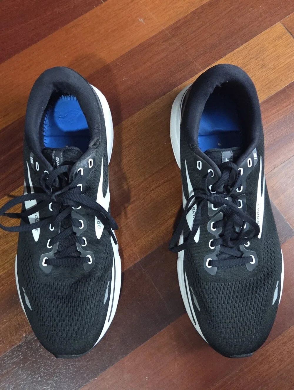 Brooks Ghost 15, Women's 12, Black and White Running Shoes